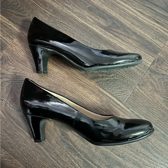 Life Stride Black Patent Heels - Picture 3 of 11